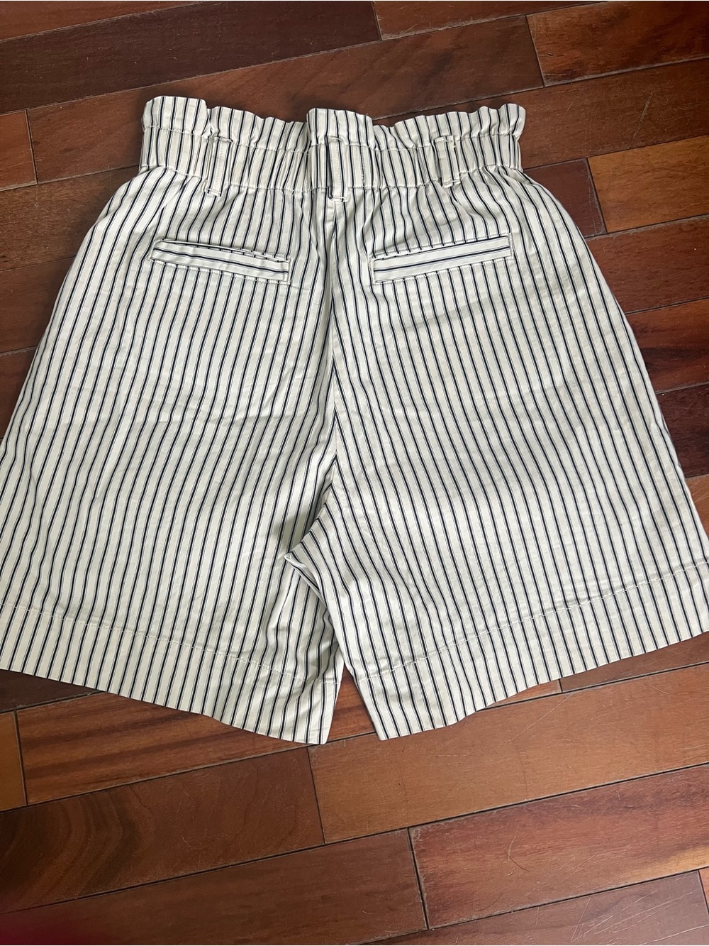 Everlane High-Waist Striped Shorts - White with Navy Pinstripes Size M 0085 - Picture 2 of 4